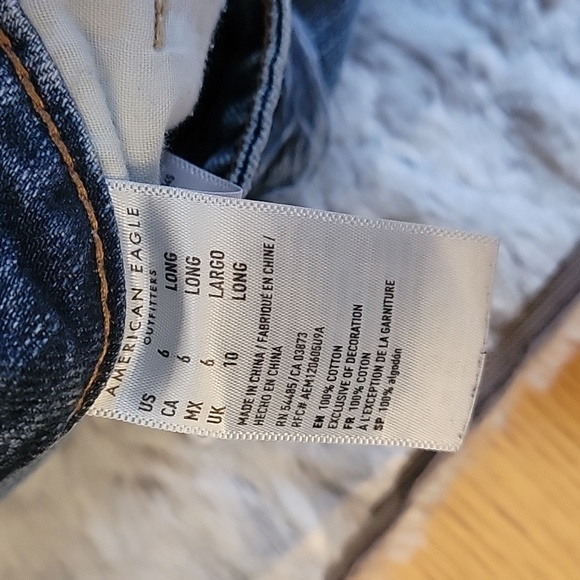 American Eagle Tom Girl Hi-Rise Distressed Jeans, Women's Size 6 Long - Picture 7 of 10
